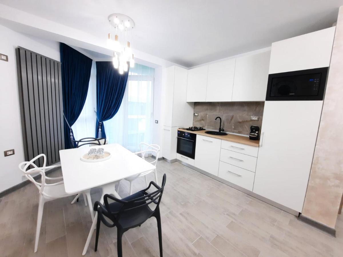Apartament Rebeca Lux by Alezzi Beach Resort Năvodari Esterno foto